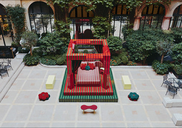 Day Bed : MISIA x Uchronia à l’Hôtel Plaza Athénée